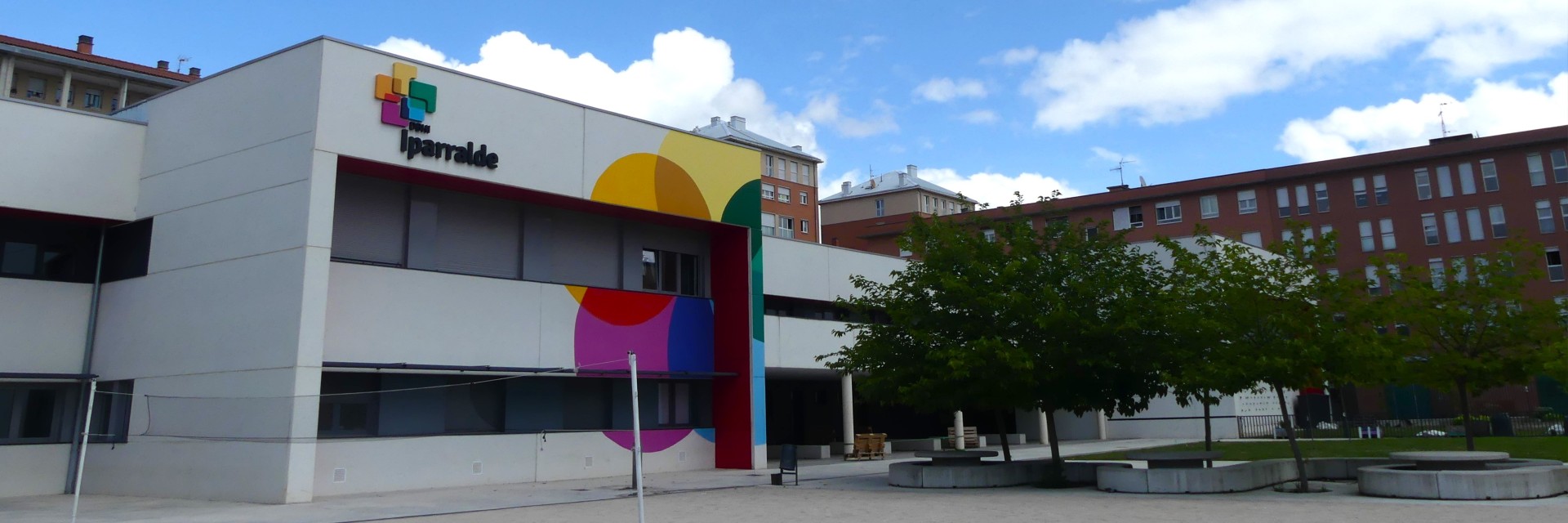 Fachada del instituto Iparralde